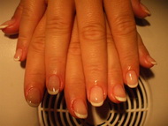 Zselés műköröm díszítés